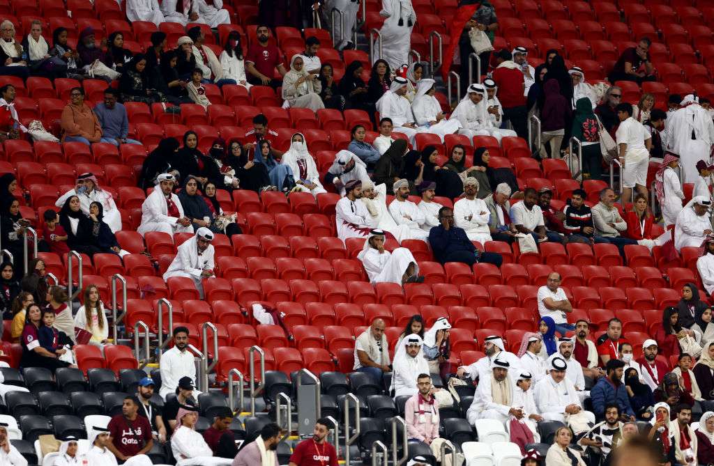 Näkökulma: Korttitalo romahti heti - Qatar nolasi itsensä niin monella  tavalla MM-avauksessa - SuomiFutis